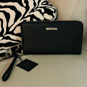 NEW House of Harlow Black Zip Wristlet Wallet w/ Gold Logo & hardware